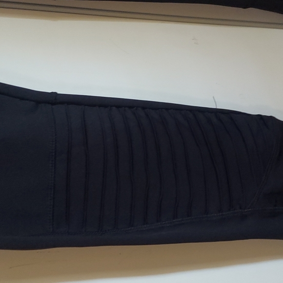 SALE‼️ Mesh panel pattern Active tights - Picture 2 of 5